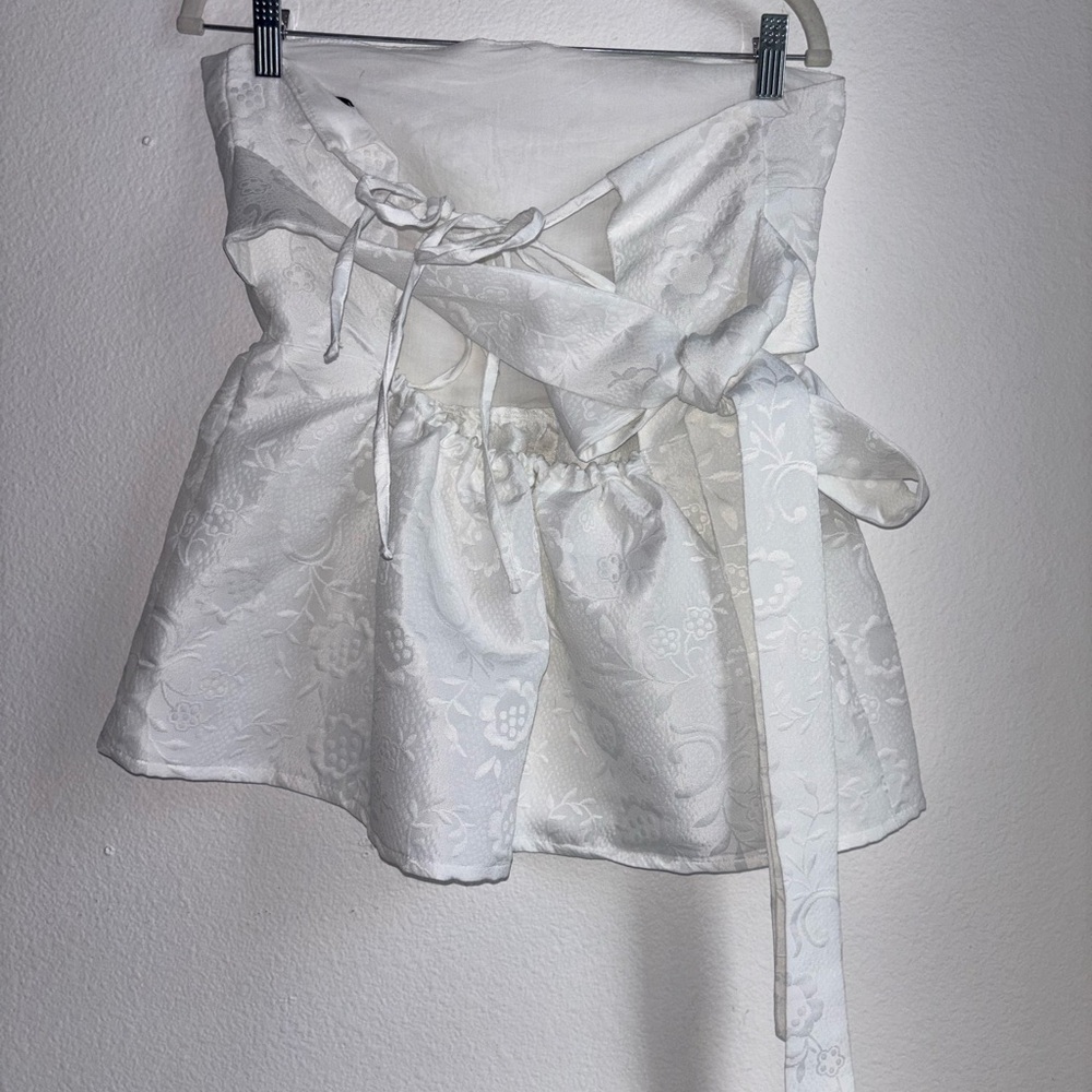 LAAGAM White Cecicle Open Back Top Medium Large Floral - Picture 3 of 6